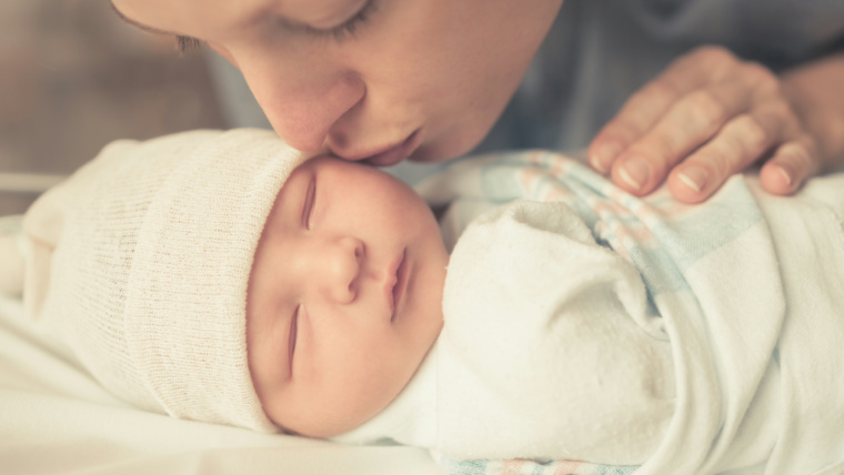 Swaddling a Newborn: Why It Helps and How to Do It Safely