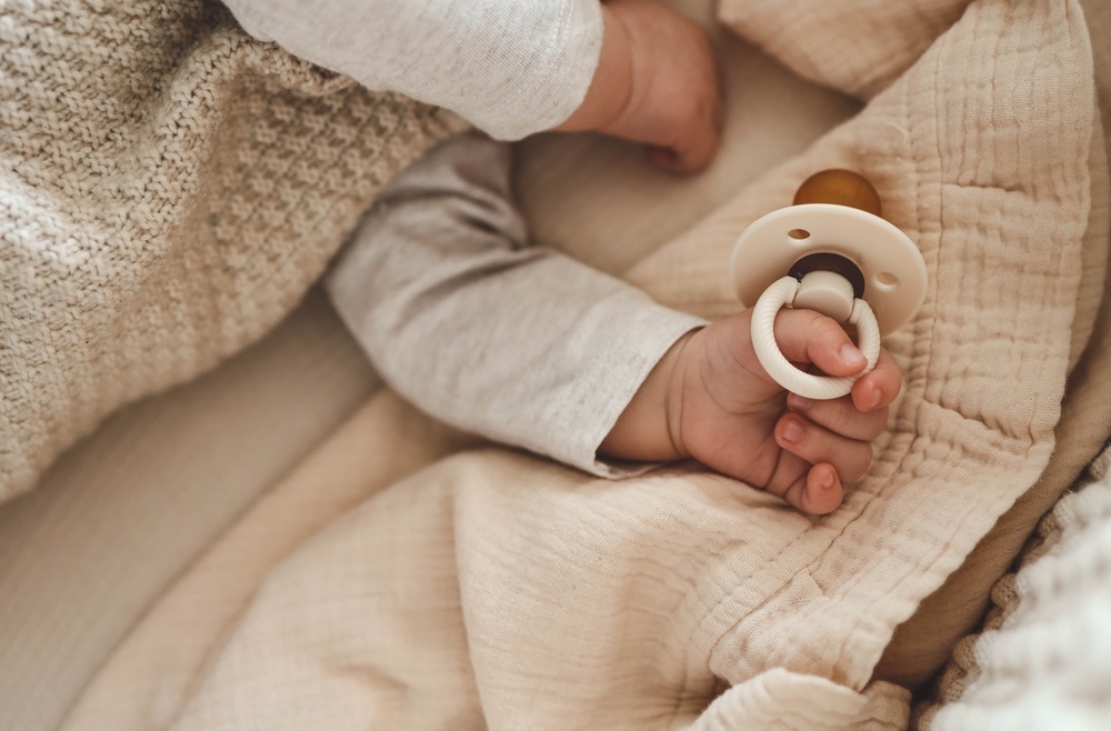 The Pacifier Guide: When to Introduce It, How to Prevent Dependency & When to Transition Away