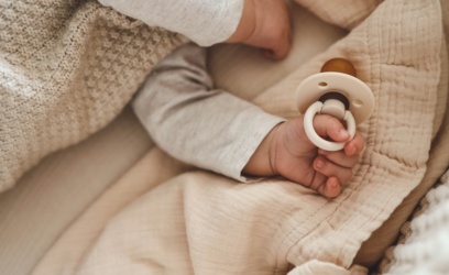 The Pacifier Guide: When to Introduce It, How to Prevent Dependency & When to Transition Away